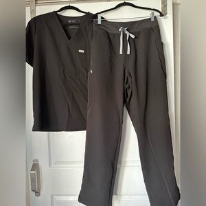 Barely worn Figs scrubs in black.